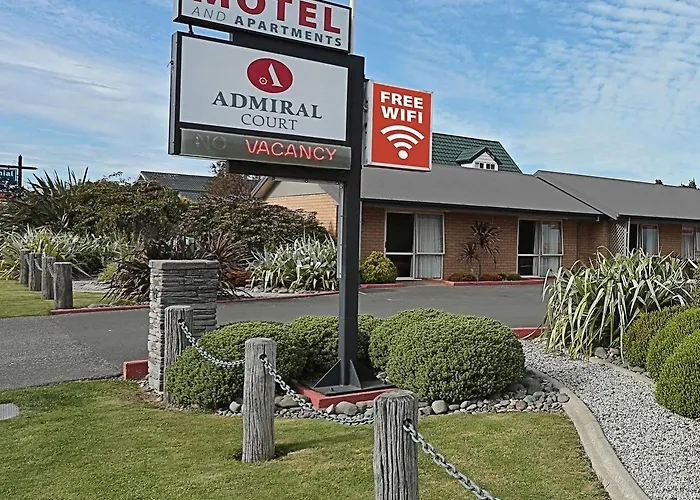 Admiral Court Motel & Apartments