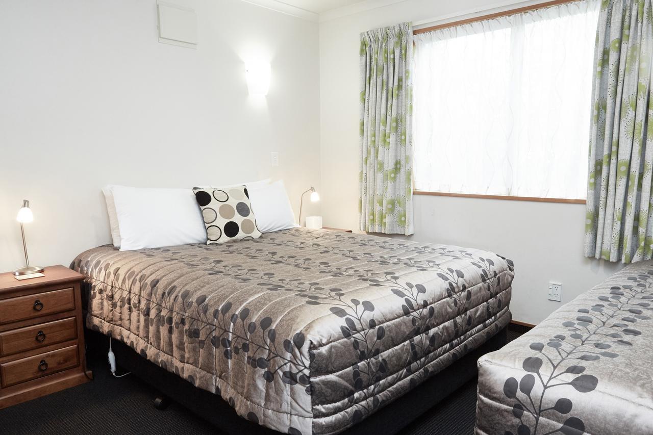 Admiral Court & Motel 4*