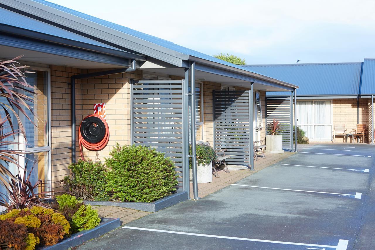 Admiral Court & Motel 4*