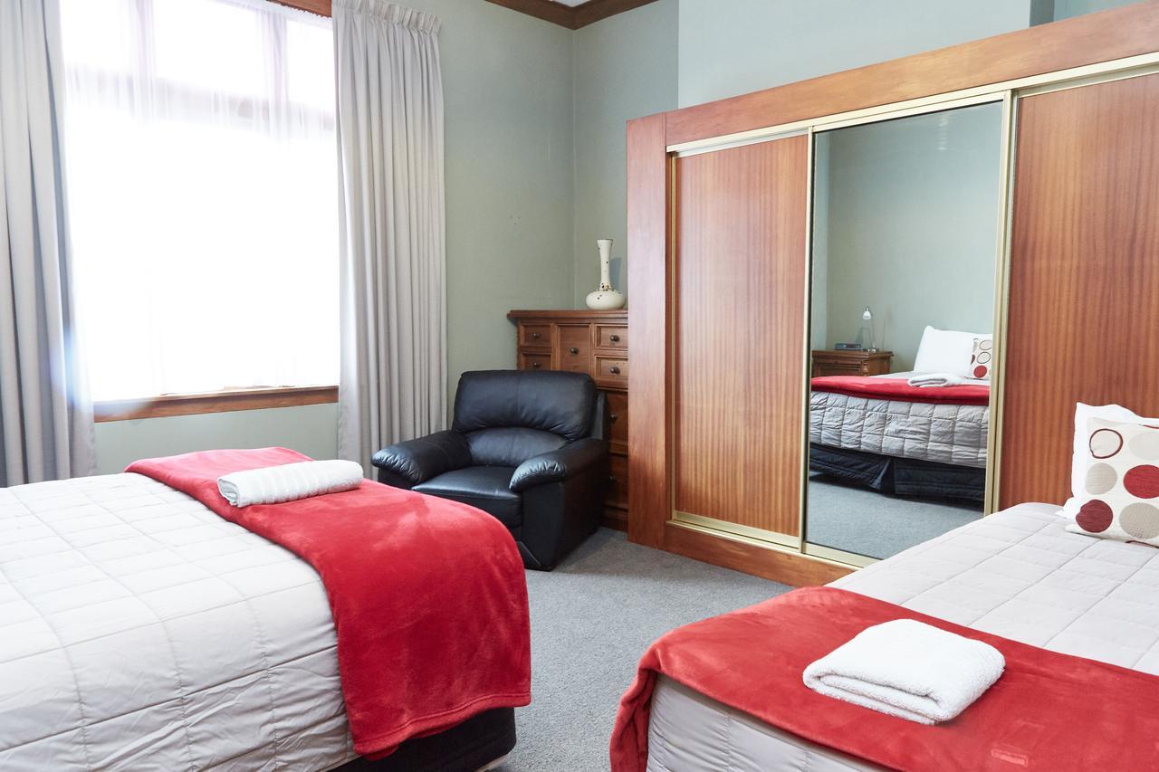 Admiral Court & Motel 4*