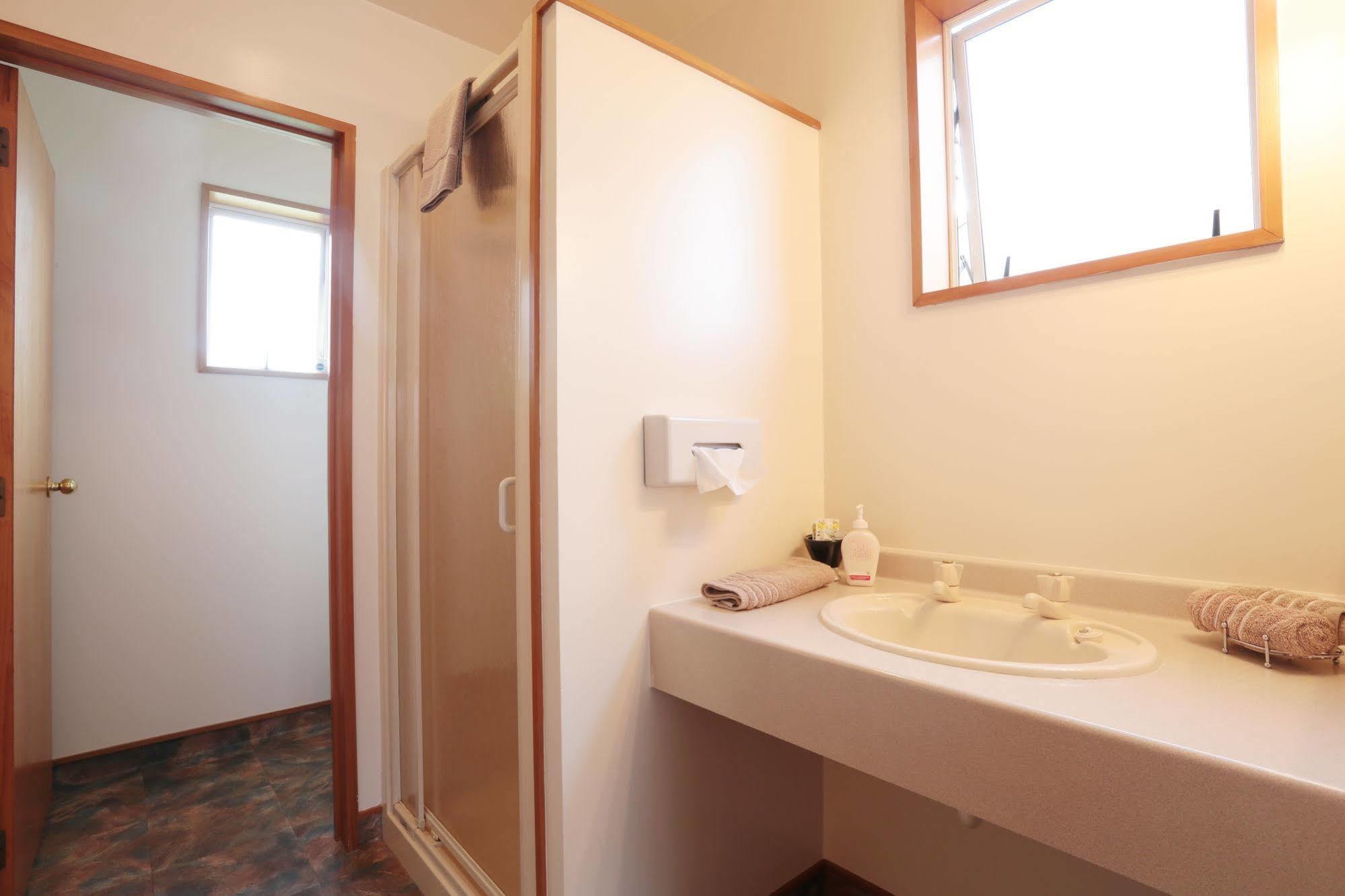 Admiral Court & Invercargill