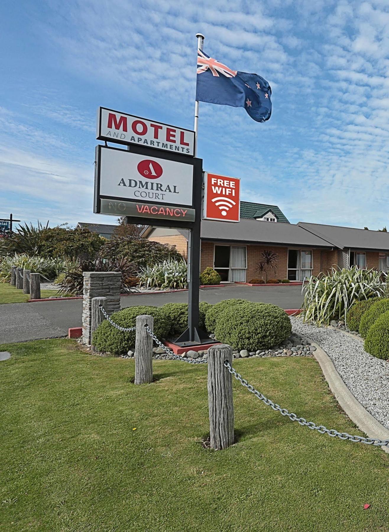 Motel Admiral Court &