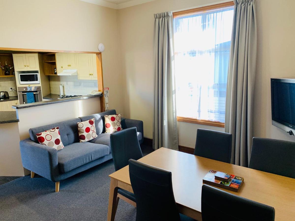 Admiral Court & Motel 4*
