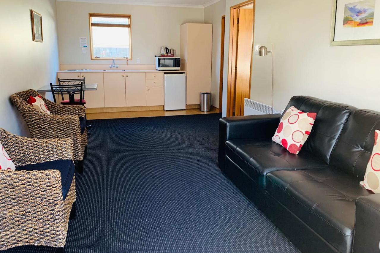 Admiral Court & Motel 4*